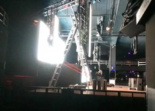 Ancona, quei numeri che non tornano sulla tragedia in discoteca