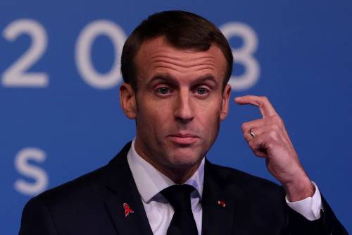 Macron adesso cerca i mandanti che si nascondono dietro i gilet gialli