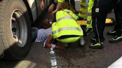 Palermo, donna investita da un tir