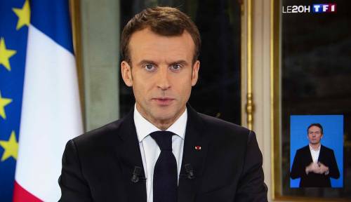 Macron adesso fa "mea culpa" e promette misure profonde