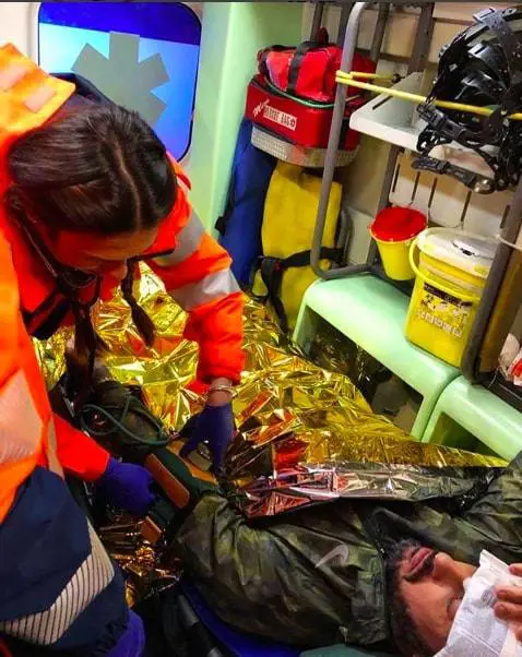 Una notte di paura per Corona: aggredito con mazze e bastoni