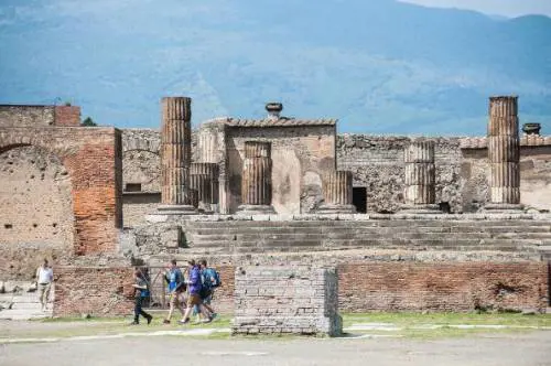 Cambiano le regole del parco di Pompei: no ai bikini e ai selfie spericolati