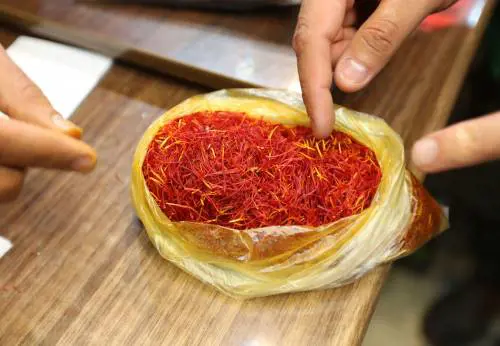 Il tesoro rosso dell'Iran che costa due volte l'oro