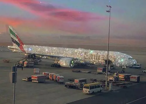 Emirates presenta aereo ricoperto di diamanti, ma in realtà non esiste