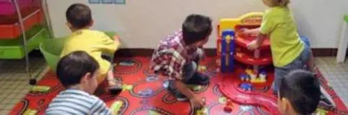 Bimbi lasciati all'asilo: genitori ritardatari saranno multati