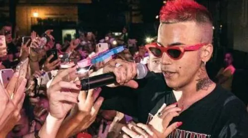 Forza Italia contro Sfera Ebbasta: "Istiga all'uso della droga"
