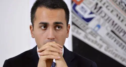 Pomigliano, operai minacciano di darsi fuoco davanti a casa Di Maio