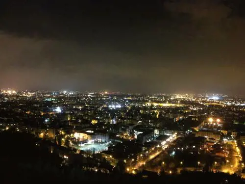 "I fari disturbano le stelle": i vigili lo multano per inquinamento luminoso