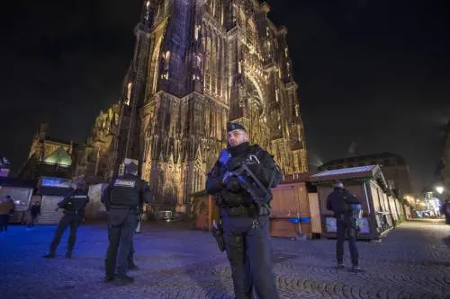 Strasburgo, Cherif segnalato già alle elementari. Ma a casa aveva bombe a mano