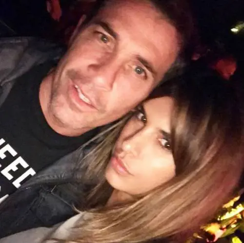 Elisabetta Canalis sexy ed elegante alla festa del marito 