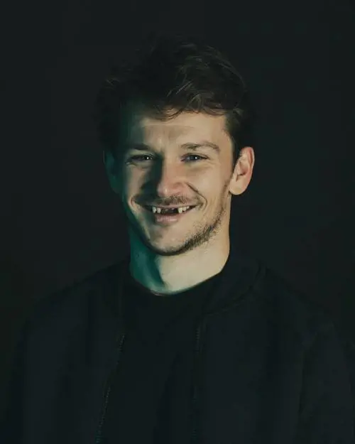 "Sorrido perché recupero i denti dopo 40 giorni": con la foto rivela le botte