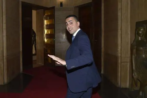Il M5S vuol rifare la Costituzione "Taglieremo 345 parlamentari"