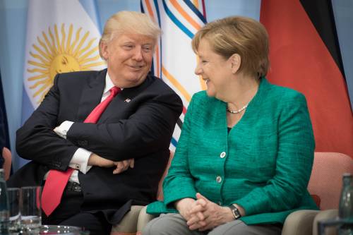 Sgambetto di Trump ad Angela per "soffiarle" le auto tedesche