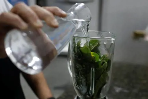 Venezuela privo di medicinali: frullati di foglie per curare l'Hiv