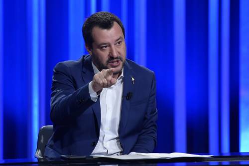 "Butta famiglie per strada". Ma Salvini zittisce Famiglia Cristiana: "Falso, siete di sinistra"
