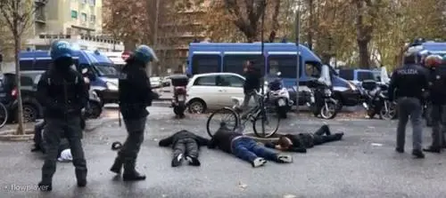 Lazio-Eintracht, scontri vicino lo stadio Olimpico. Polizia ferma 5 tedeschi