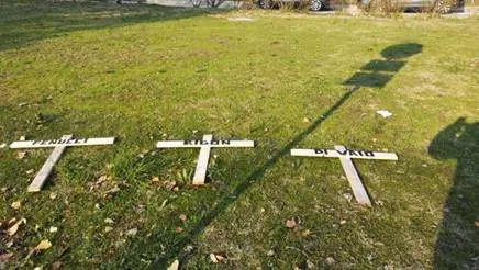 Bologna, intimidazione choc ai dirigenti: tre croci con i loro nomi