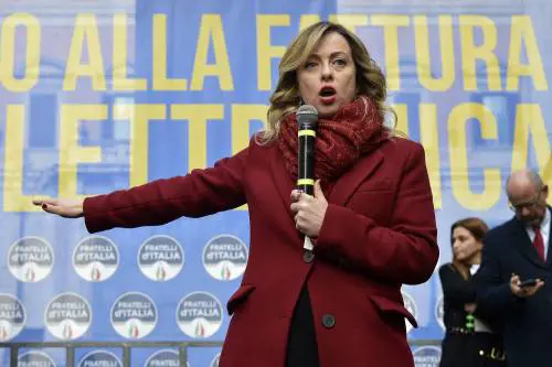 Meloni a Renzi: "I grandi evasori sono amici della sinistra"