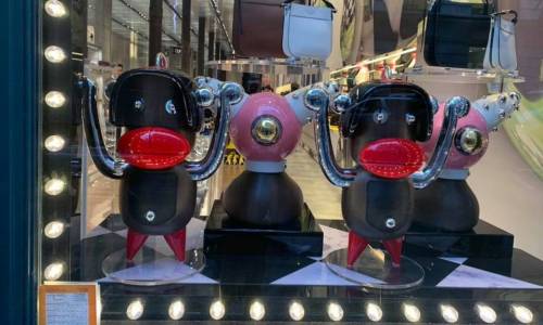 Accuse a Prada: "Nel negozio pupazzi razzisti" Subito rimossi