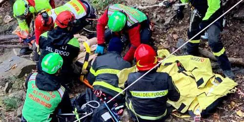 Cacciatore rotola nel dirupo nell'imperiese: è grave