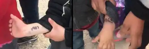 Messico, bimbi al confine mostrano numeri identificativi sul braccio