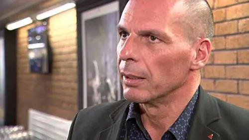 Varoufakis, attacco choc "Salvini? È come Hitler" Il Vicepremier: "Cazzata"