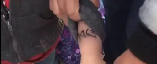 Il Messico senza vergogna I bambini migranti marchiati con un numero