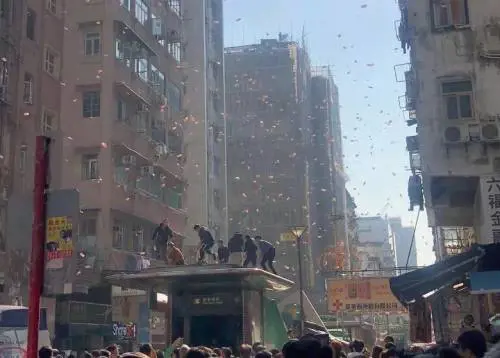 Hong Kong, piovono soldi: "Sono come Robin Hood"