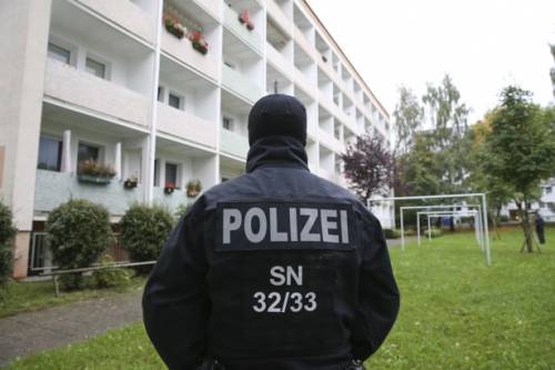 Berlino, blitz della polizia sulle tracce dei complici del terrorismo