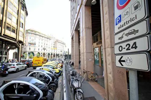 Auto elettriche Pavia le esclude da aree Ztl e  isole pedonali