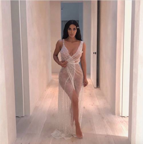 Kim Kardashian semi-nuda su Instagram: foto