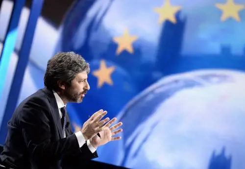 Fico rende buonista il Tricolore: "Rispecchia chi costruisce ponti, non muri"