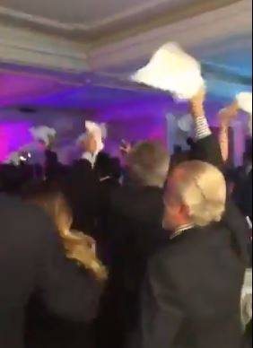 Napoli, Ancelotti scatenato: canta 'O surdato 'nnamurato' alla cena di Natale