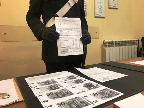 Finto avvocato promette cittadinanza italiana a due straniere
