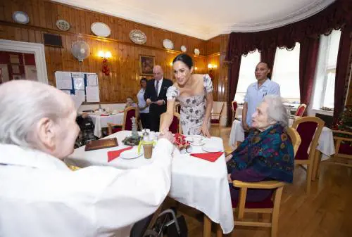 Meghan Markle visita gli ex attori: foto