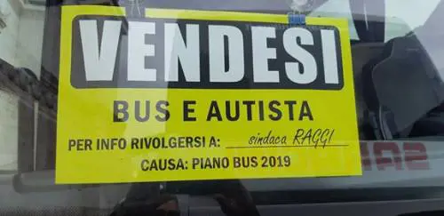 I bus turistici bloccano piazza Venezia