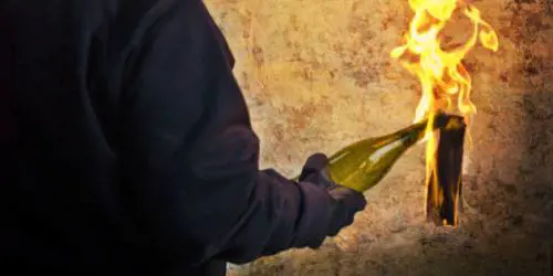 Aprilia, paura all’istituto Rosselli: studente lancia tre molotov