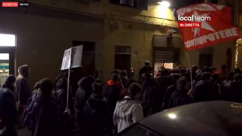 "Odio la Lega, Salvini assassino". In piazza la protesta choc dei collettivi