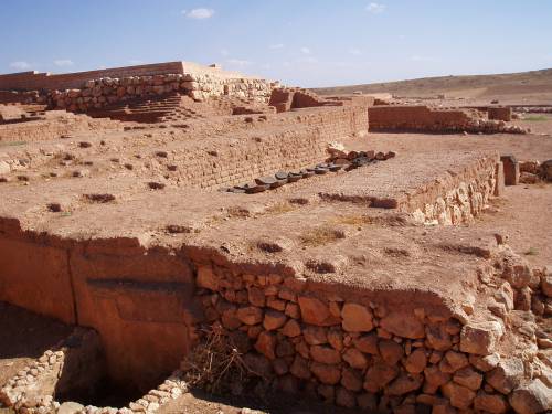 "Che cos'è l'archeologia? Un viaggio (poetico) a caccia di Bianconiglio"