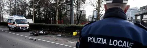 Minorenne salva anziana dalla truffa e il romeno lo massacra di botte