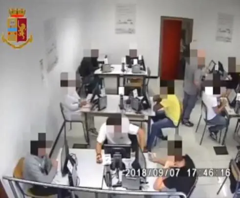Esame patente farlocco con il "trucco della penna": due arresti e 22 denunce a Verona