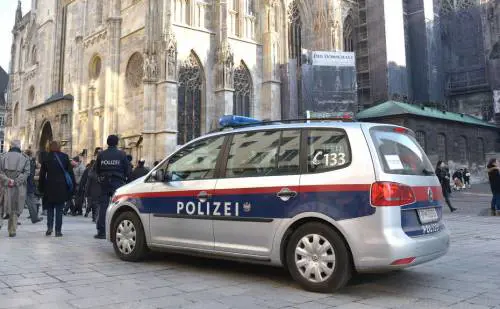Sparatoria in centro a Vienna, un morto. Caccia all'uomo
