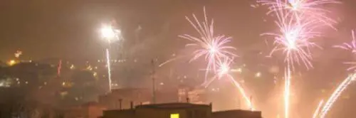 Botti, grave una donna ad Avellino: colpita al petto da un razzo