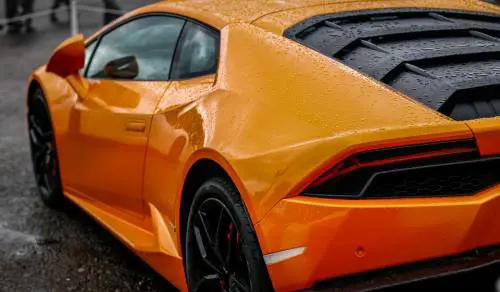 Autovetture di lusso acquistate senza pagare l'Iva