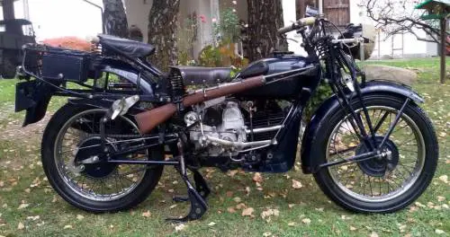 Quando la moto indossò la "divisa"