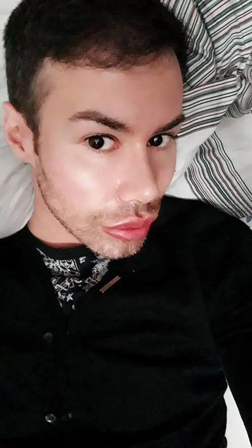 Angelo Sanzio: "Mi hanno aggredito perché sono gay"