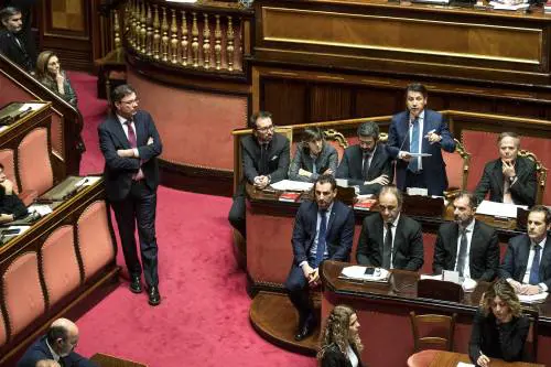 Tagli e tasse subito assegni e sussidi poi. E sulla crescita i tecnici vedono nero