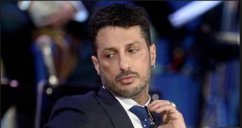 Corona la spara grossa: "Salvini? Da mettere in galera. Sono a favore degli immigrati"