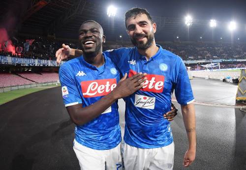 Il Napoli si tiene stretto Koulibaly: il senegalese sarà il difensore più pagato della A