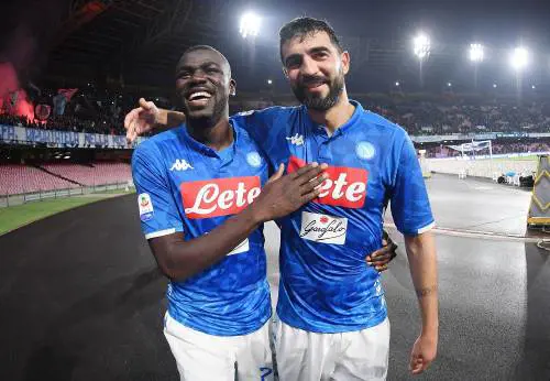 Il Napoli si tiene stretto Koulibaly: il senegalese sarà il difensore più pagato della A
